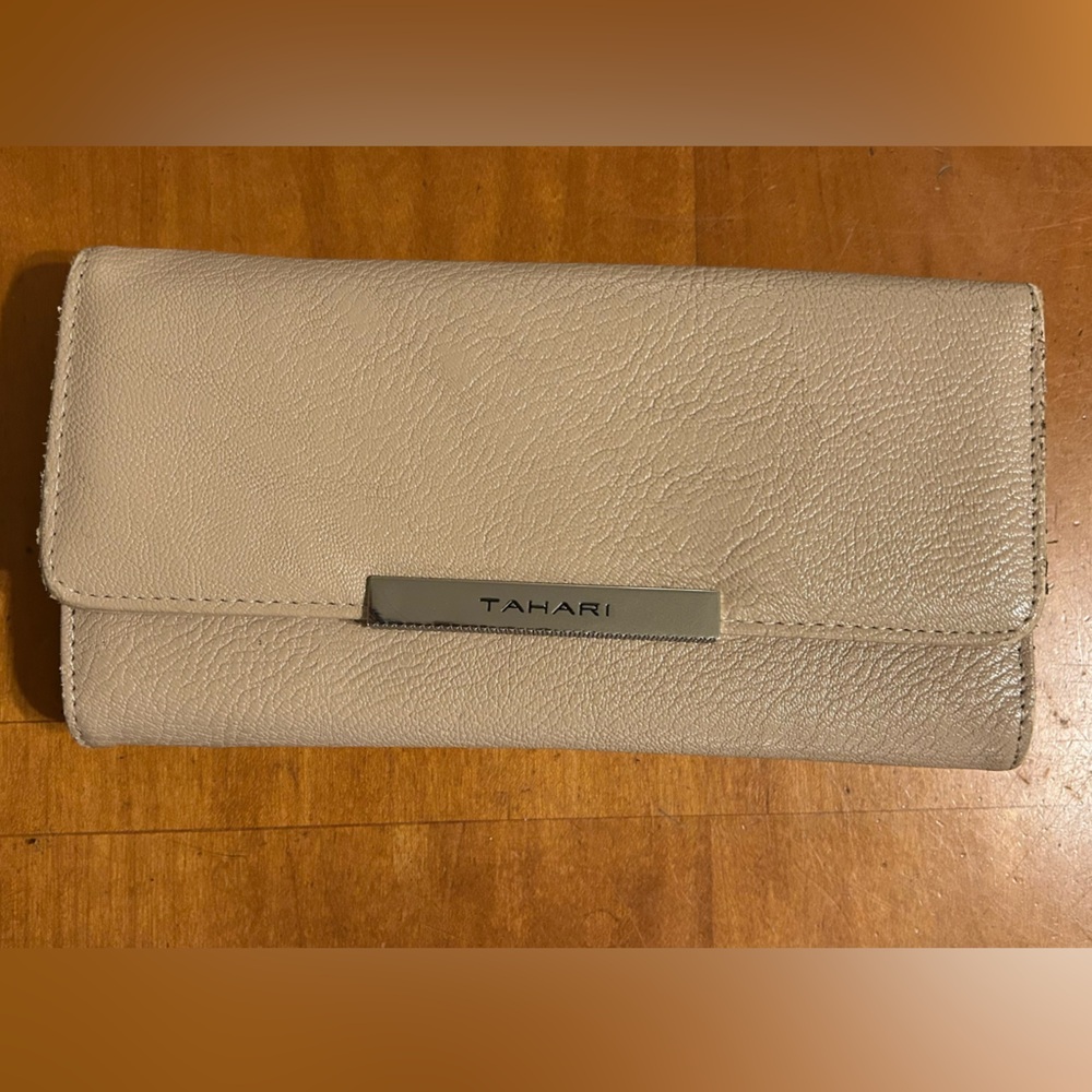 TAHARI Tan Pebbled Trifold Clutch Wallet